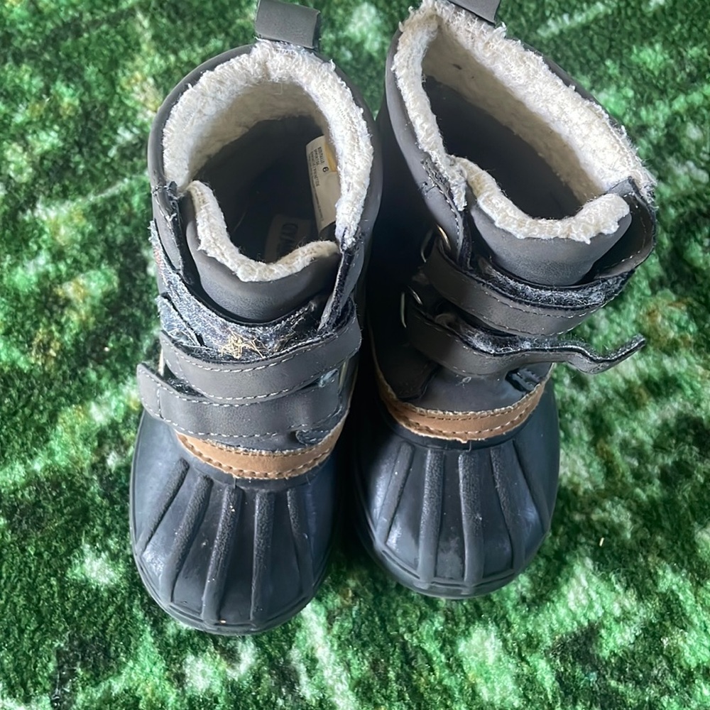 Snow boots